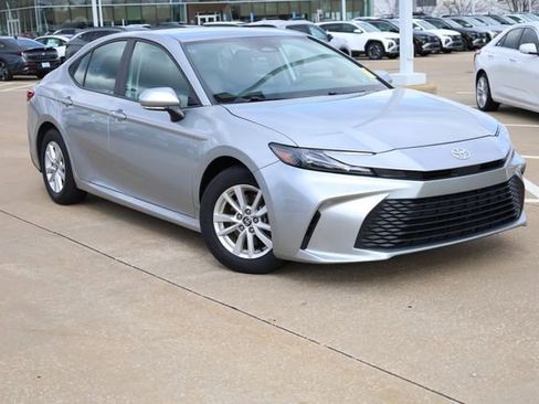Used 2025 Toyota Camry LE image 2