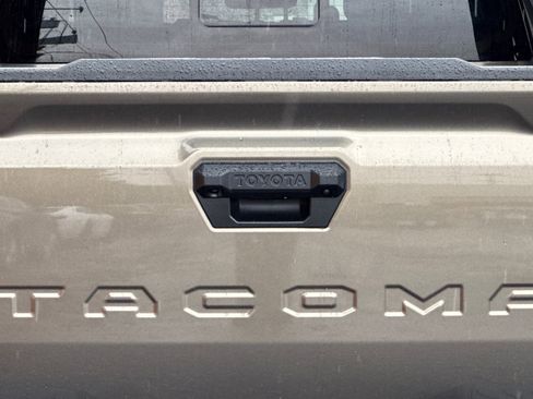 Used 2024 Toyota Tacoma Trailhunter image 13