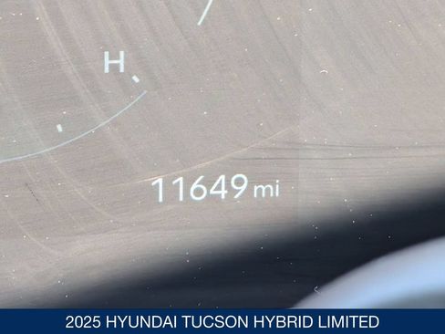 Used 2025 Hyundai Tucson Limited AWD/4WD image 25