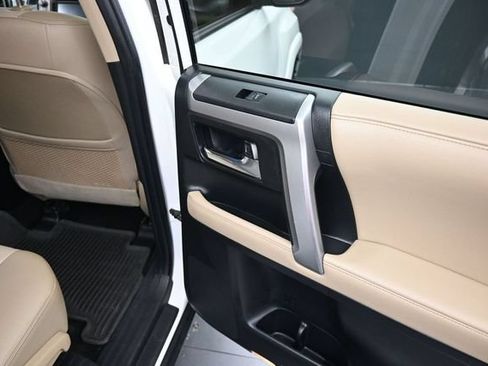 Used 2018 Toyota 4Runner SR5 Premium AWD/4WD image 19