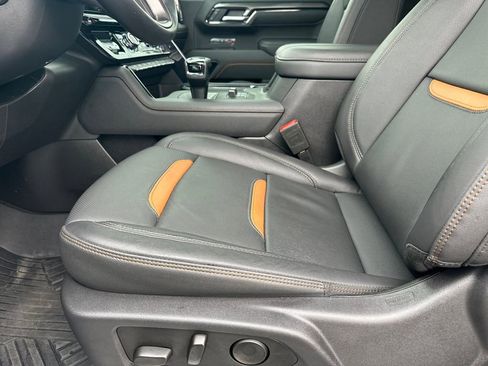 Used 2025 GMC Sierra 1500 AT4 w/ AT4 Premium Package image 10