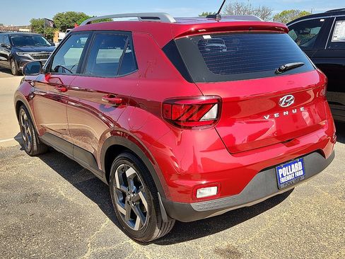Used 2024 Hyundai Venue Limited FWD image 2