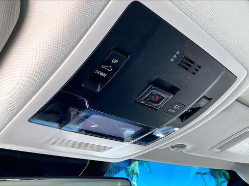 Certified 2022 Lexus ES 300h w/ Accessory Package FWD image 34