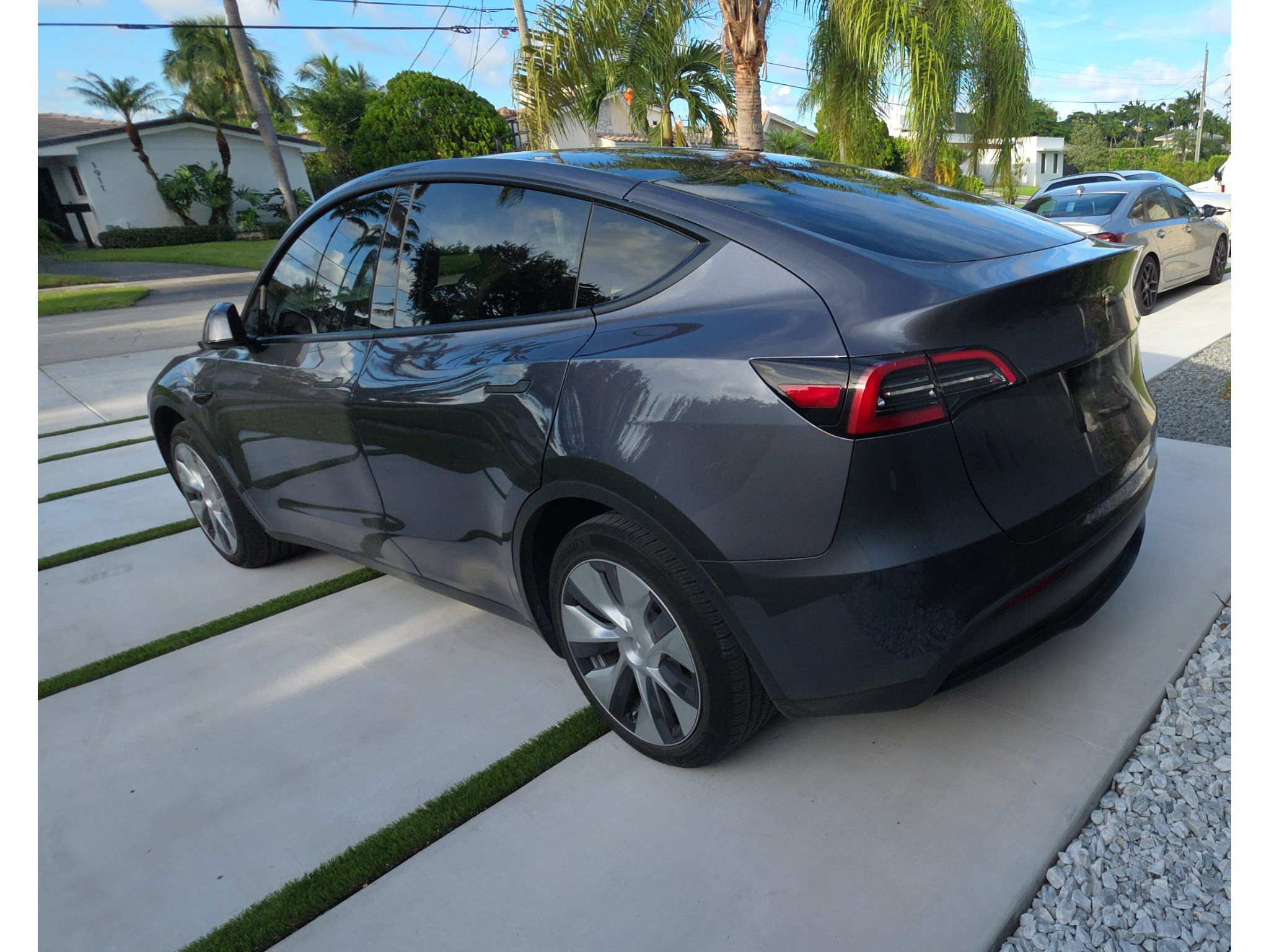 Used 2023 Tesla Model Y 2WD image 7