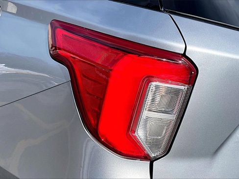 Used 2023 Ford Explorer Limited image 31