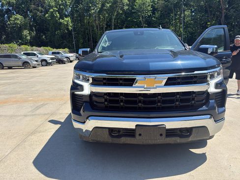 Used 2022 Chevrolet Silverado 1500 LT w/ Max Trailering Package AWD/4WD image 2