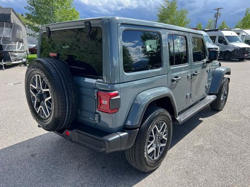 Used 2024 Jeep Wrangler Unlimited Sahara w/ Technology Group AWD/4WD image 5