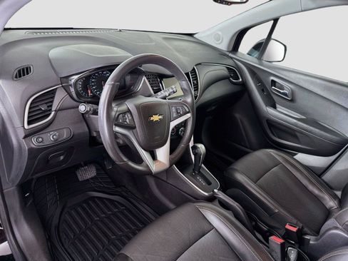 Used 2018 Chevrolet Trax LT w/ LT Convenience Package AWD/4WD image 3
