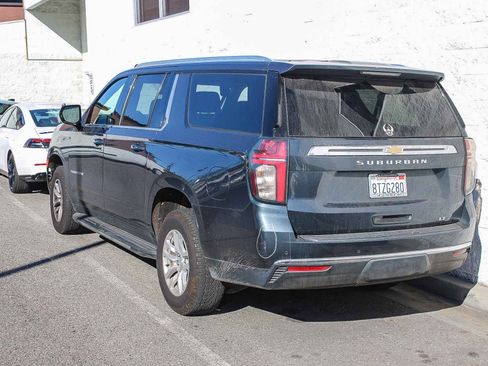 Used 2021 Chevrolet Suburban LT image 2