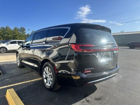 New 2026 Chrysler Pacifica Limited image 8