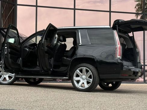 Used 2018 Cadillac Escalade Luxury AWD/4WD image 29