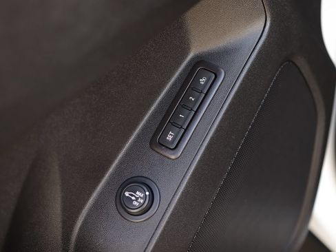 Used 2021 Chevrolet Equinox LT FWD image 24