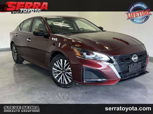Used 2024 Nissan Altima 2.5 SV FWD image 1