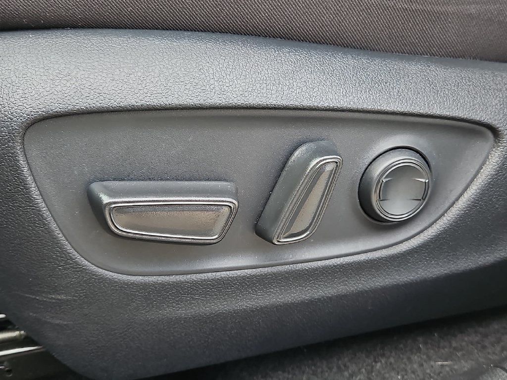 Used 2025 Toyota RAV4 XLE w/ Convenience Package AWD/4WD image 18
