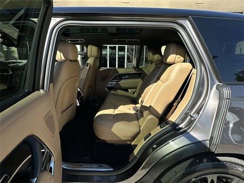 Used 2025 Land Rover Range Rover Long Wheelbase SE image 30