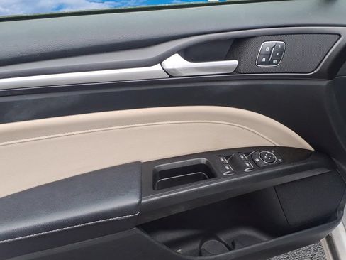 Used 2017 Ford Fusion Titanium FWD image 17