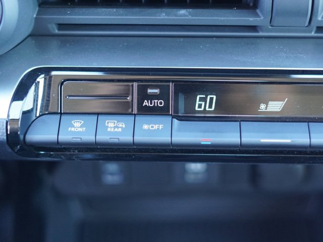 Certified 2025 Toyota Prius LE FWD image 25