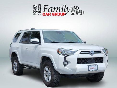 Certified 2022 Toyota 4Runner SR5 Premium w/ Moonroof Package AWD/4WD image 2