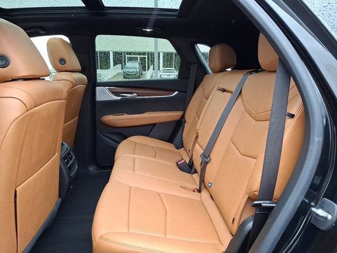 Certified 2022 Cadillac XT5 Premium Luxury image 11
