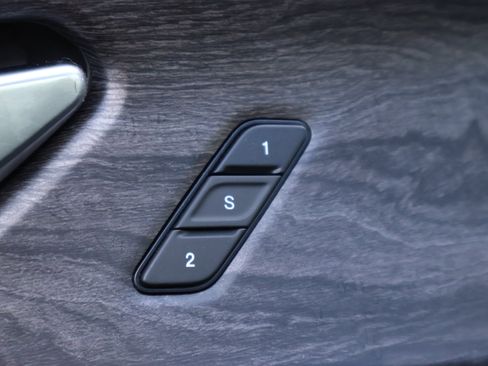 Used 2021 Jeep Grand Cherokee L Limited AWD/4WD image 9