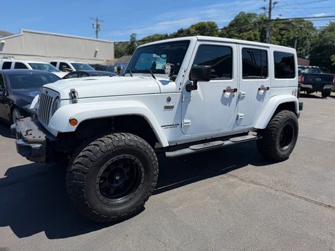 Used 2017 Jeep Wrangler Unlimited Sahara AWD/4WD image 2