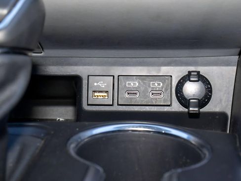 Used 2022 Toyota Highlander LE image 25