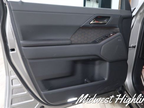 Used 2024 Lexus GX 550 w/ Accessory Package (2T) AWD/4WD image 24