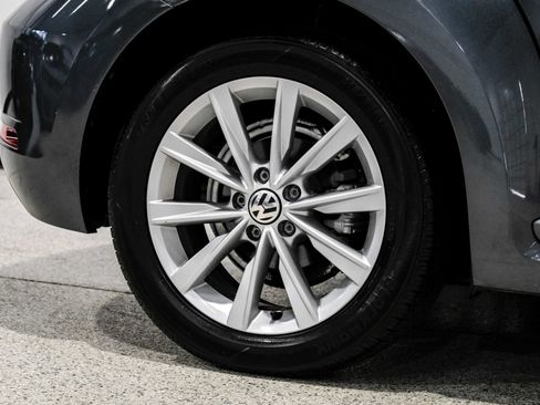 Used 2018 Volkswagen Beetle 2.0T S FWD image 57