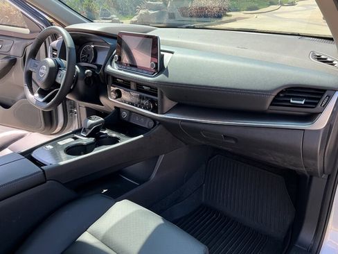 Used 2023 Nissan Rogue SV w/ SV Premium B Package image 24