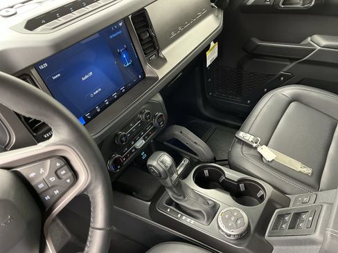 Used 2025 Ford Bronco Badlands AWD/4WD image 16
