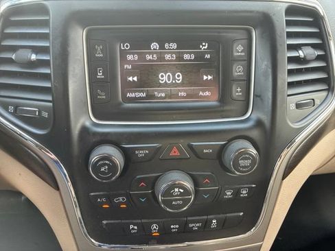 Used 2017 Jeep Grand Cherokee Laredo w/ Quick Order Package 23E AWD/4WD image 31
