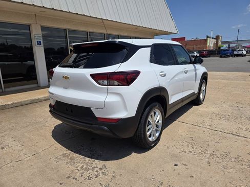 Used 2025 Chevrolet TrailBlazer LS w/ LS Convenience Package FWD image 8