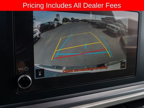 Used 2025 Toyota Tacoma SR5 AWD/4WD image 12