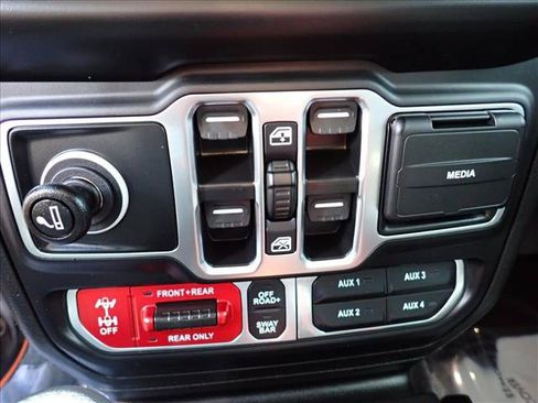 Used 2023 Jeep Gladiator Rubicon w/ LED Lighting Group AWD/4WD image 17