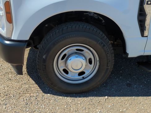 Used 2024 Ford F250 XL RWD image 12