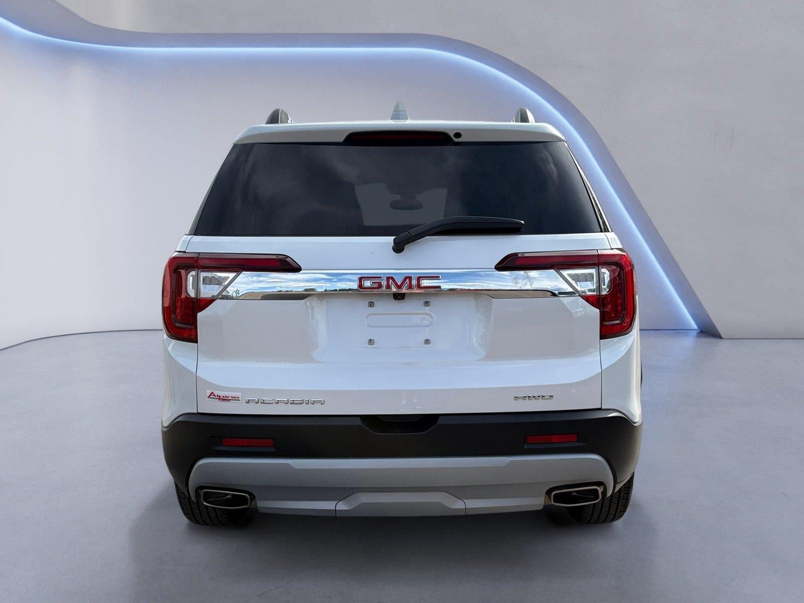 Used 2023 GMC Acadia SLT w/ Technology Package AWD/4WD image 4