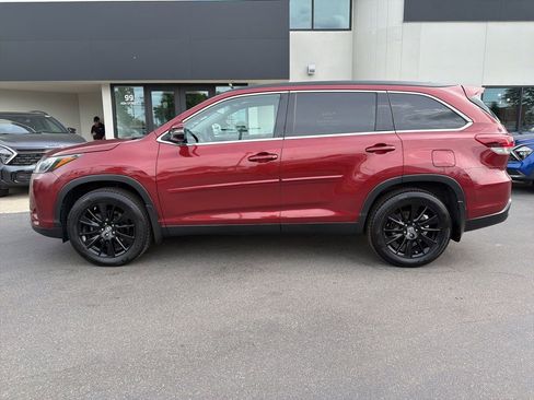 Used 2019 Toyota Highlander SE AWD/4WD image 2
