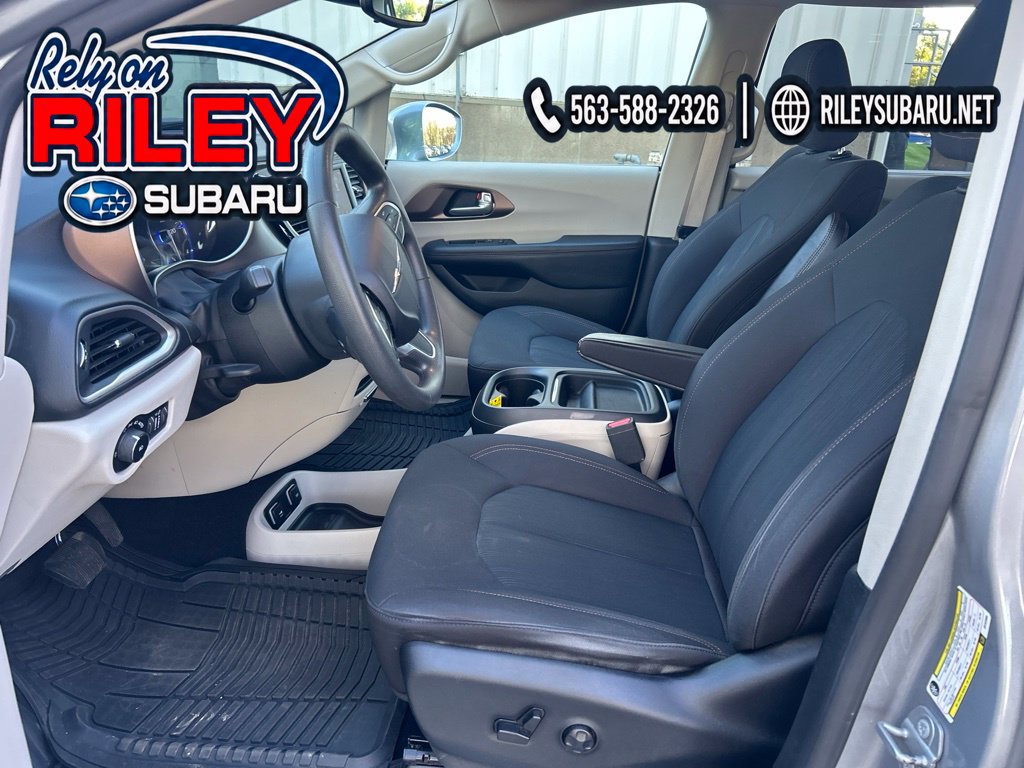 Used 2018 Chrysler Pacifica Touring Plus FWD image 14