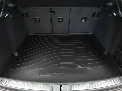 Certified 2024 Porsche Macan AWD/4WD image 27