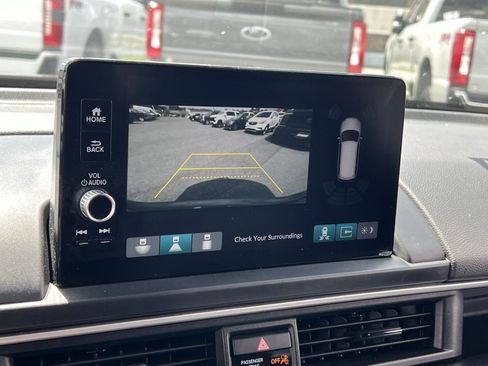 Used 2025 Honda Pilot Touring image 19