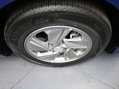 Certified 2025 Hyundai Elantra SE FWD image 13