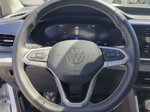 Certified 2023 Volkswagen Taos SE w/ Black Wheel Package image 27