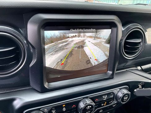 Used 2023 Jeep Wrangler Unlimited Sport image 29