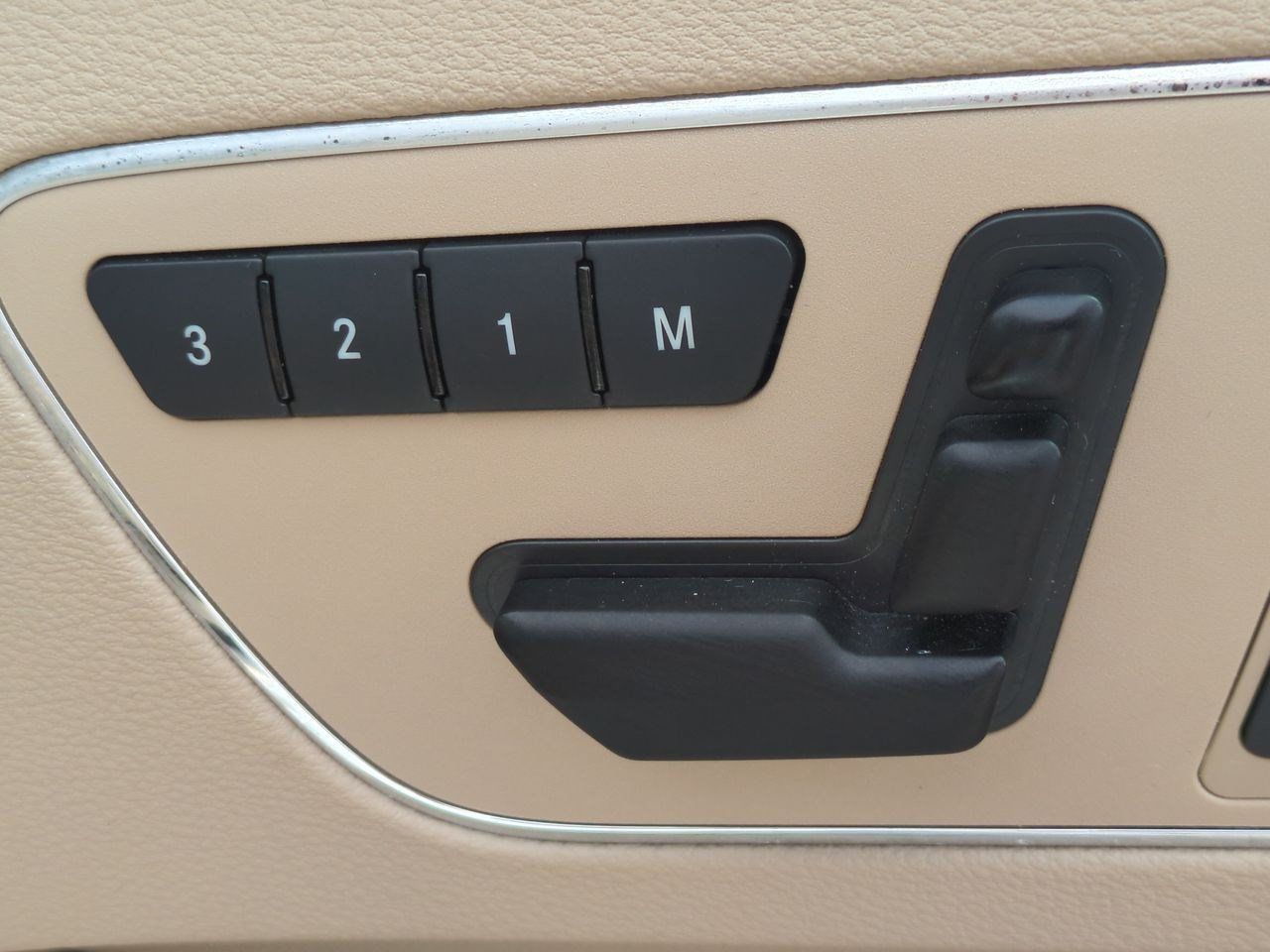 Used 2010 Mercedes-Benz E 350 Sedan image 42