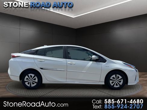 Used 2017 Toyota Prius Three FWD image 1
