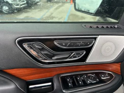 Used 2020 Lincoln Navigator L Reserve w/ Equipment Group 208A Reserve AWD/4WD image 12