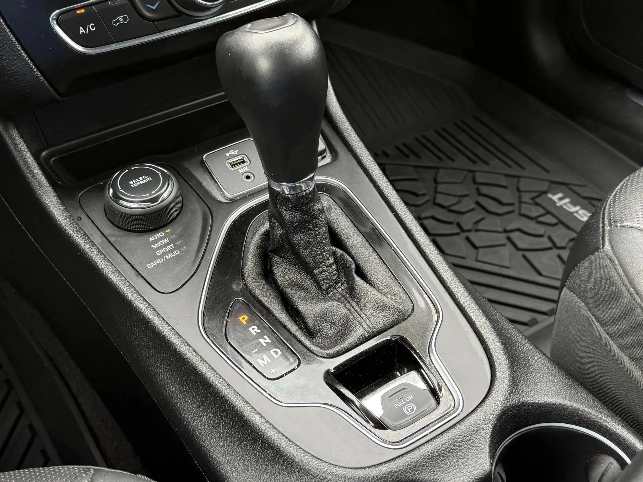Used 2019 Jeep Cherokee Limited AWD/4WD image 27