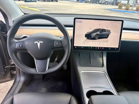 Used 2024 Tesla Model Y Long Range AWD/4WD image 14