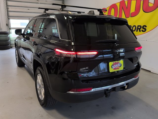 Used 2024 Jeep Grand Cherokee Limited w/ Luxury Tech Group II AWD/4WD image 44