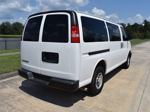 Used 2024 Chevrolet Express 3500 LS RWD image 4